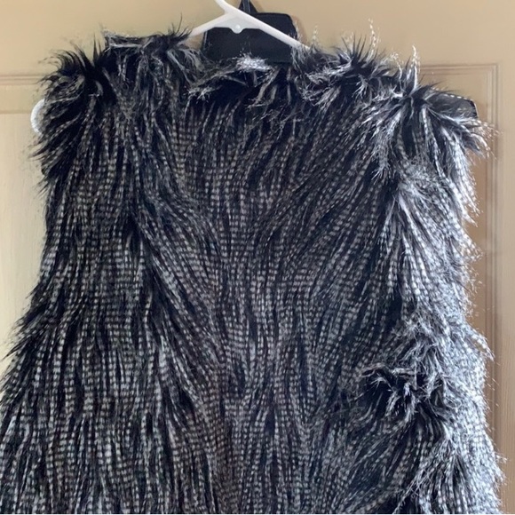 NWOT Fur Vest - Picture 3 of 5